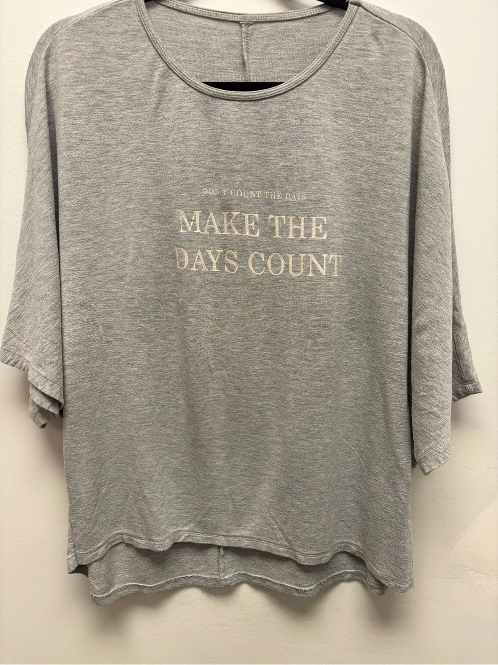 4 for $25 🩶 “Make The Days Count” Oversized Graphic Top Plus Size 🩶